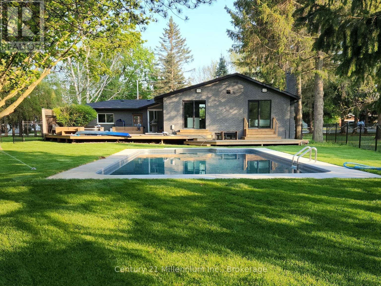 145 Russell Street W, Blue Mountains, Ontario  N0H 2P0 - Photo 23 - X12502072