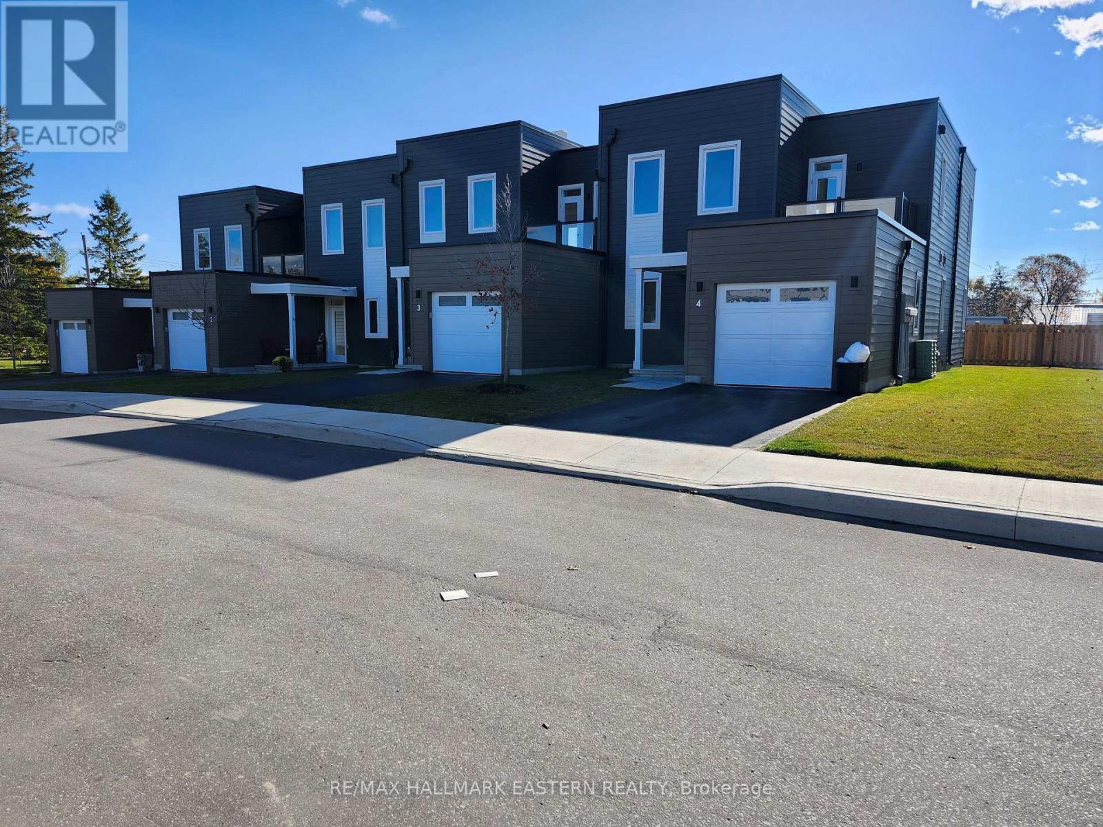 4 - 19 West Street N, Kawartha Lakes, Ontario  K0M 1N0 - Photo 1 - X12485194