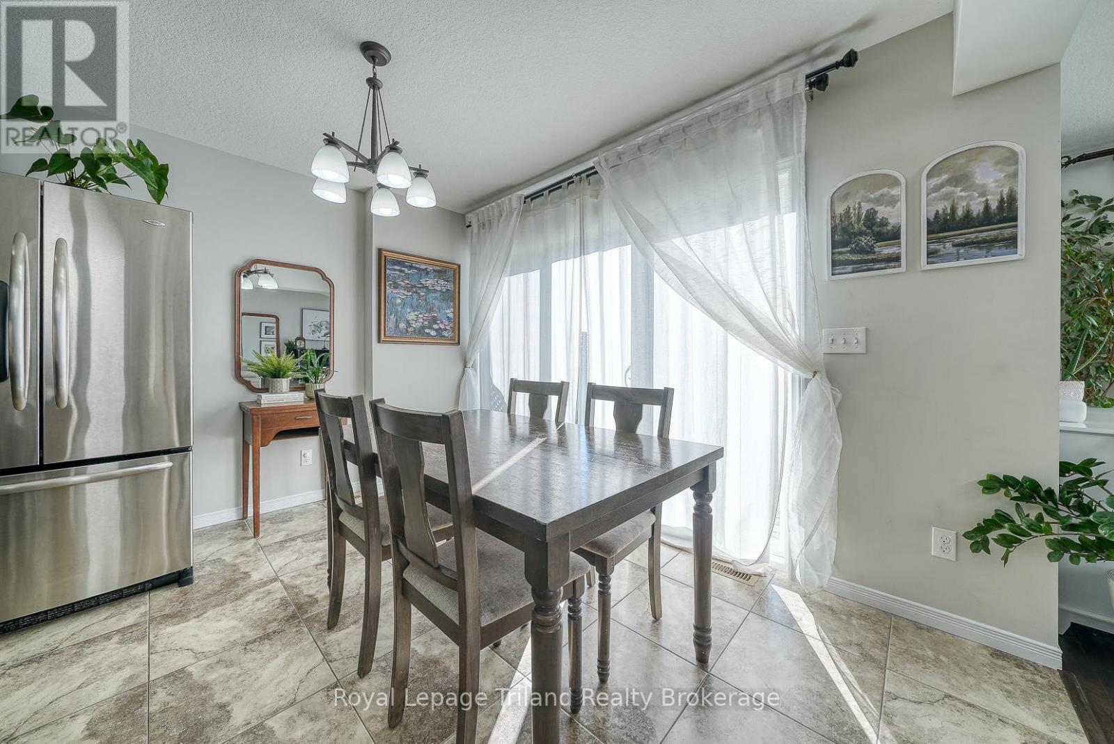 722 Frontenac Crescent, Woodstock, Ontario  N4V 0B1 - Photo 10 - X12503276