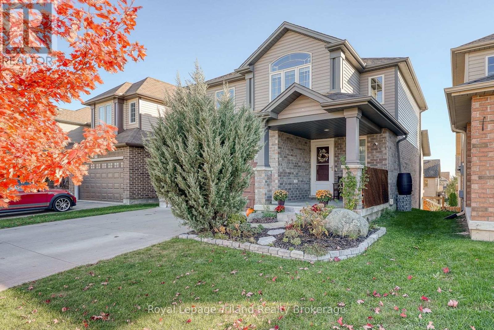 722 Frontenac Crescent, Woodstock, Ontario  N4V 0B1 - Photo 2 - X12503276