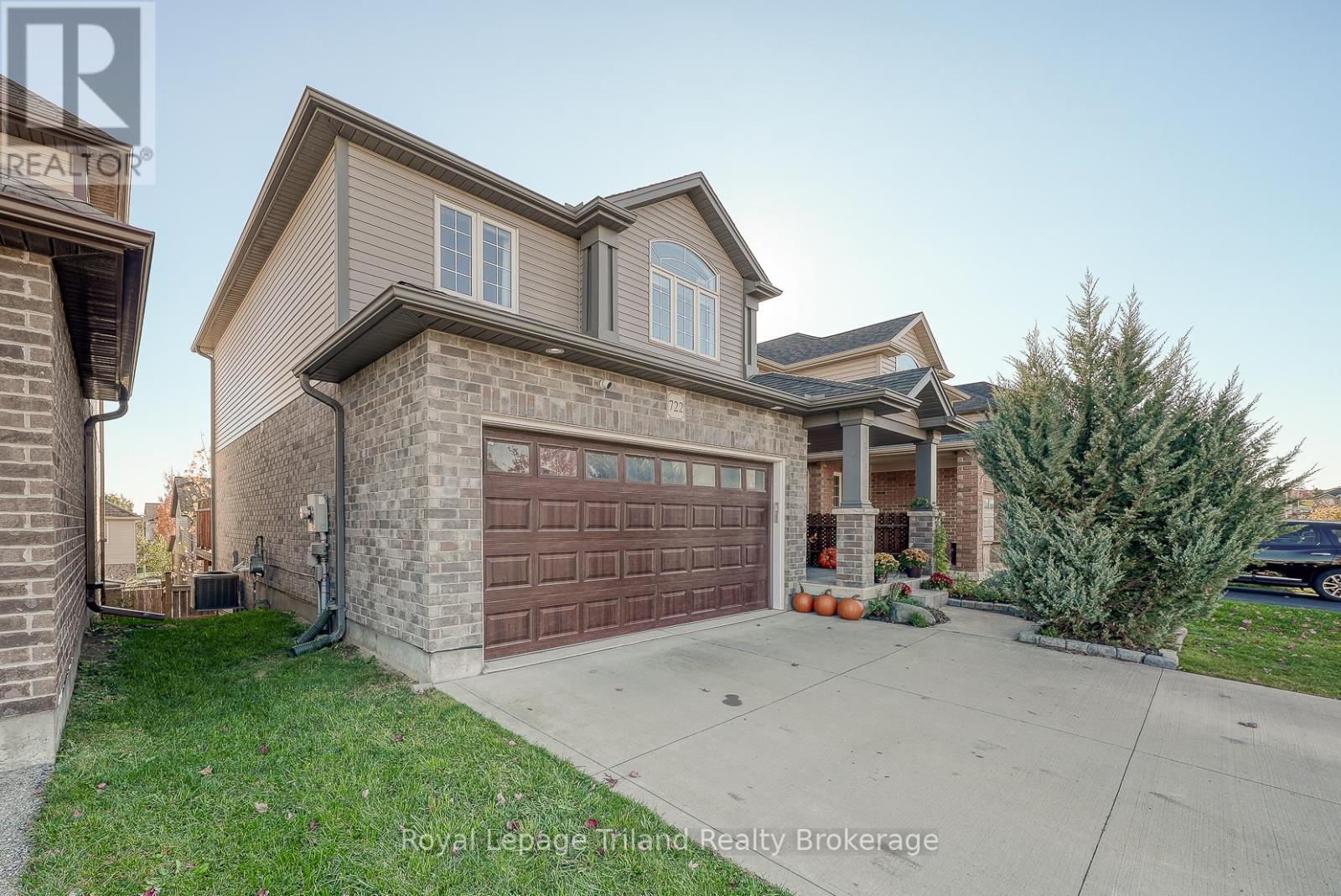 722 Frontenac Crescent, Woodstock, Ontario  N4V 0B1 - Photo 3 - X12503276