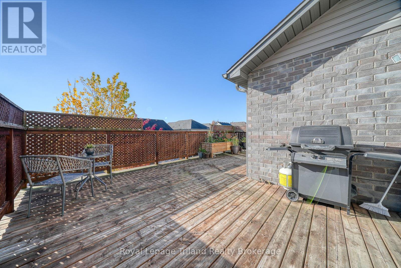 722 Frontenac Crescent, Woodstock, Ontario  N4V 0B1 - Photo 33 - X12503276