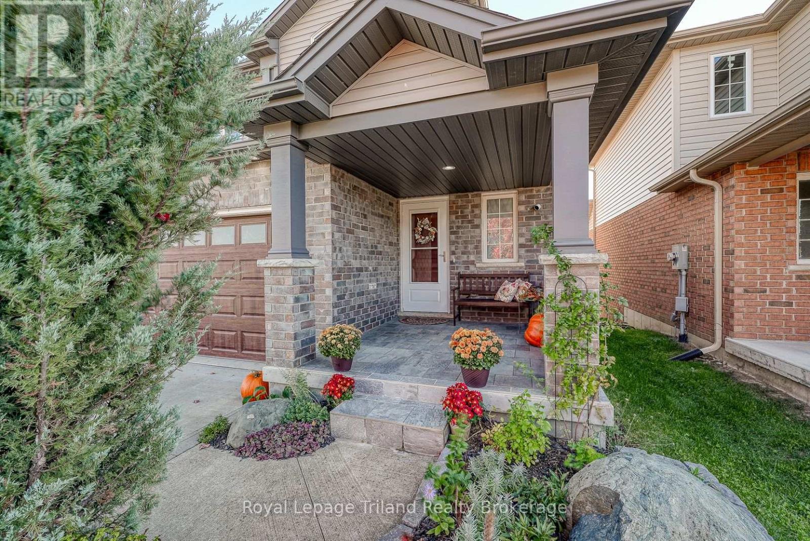 722 Frontenac Crescent, Woodstock, Ontario  N4V 0B1 - Photo 4 - X12503276