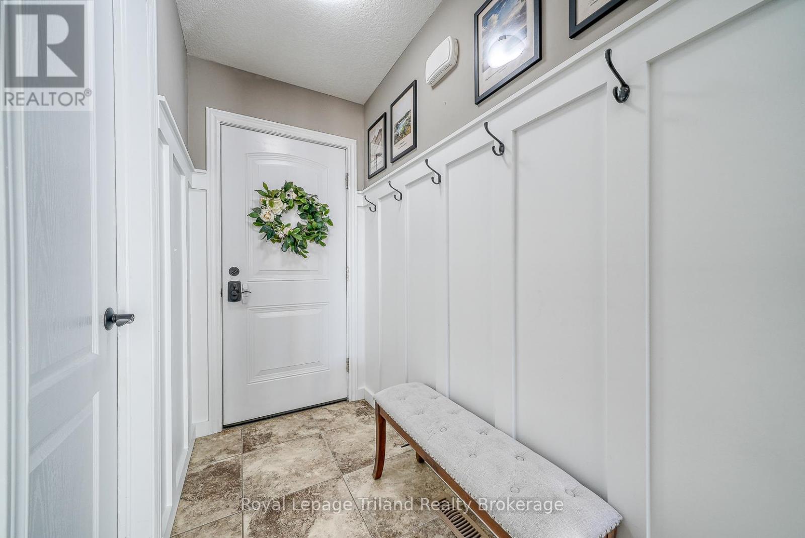 722 Frontenac Crescent, Woodstock, Ontario  N4V 0B1 - Photo 5 - X12503276