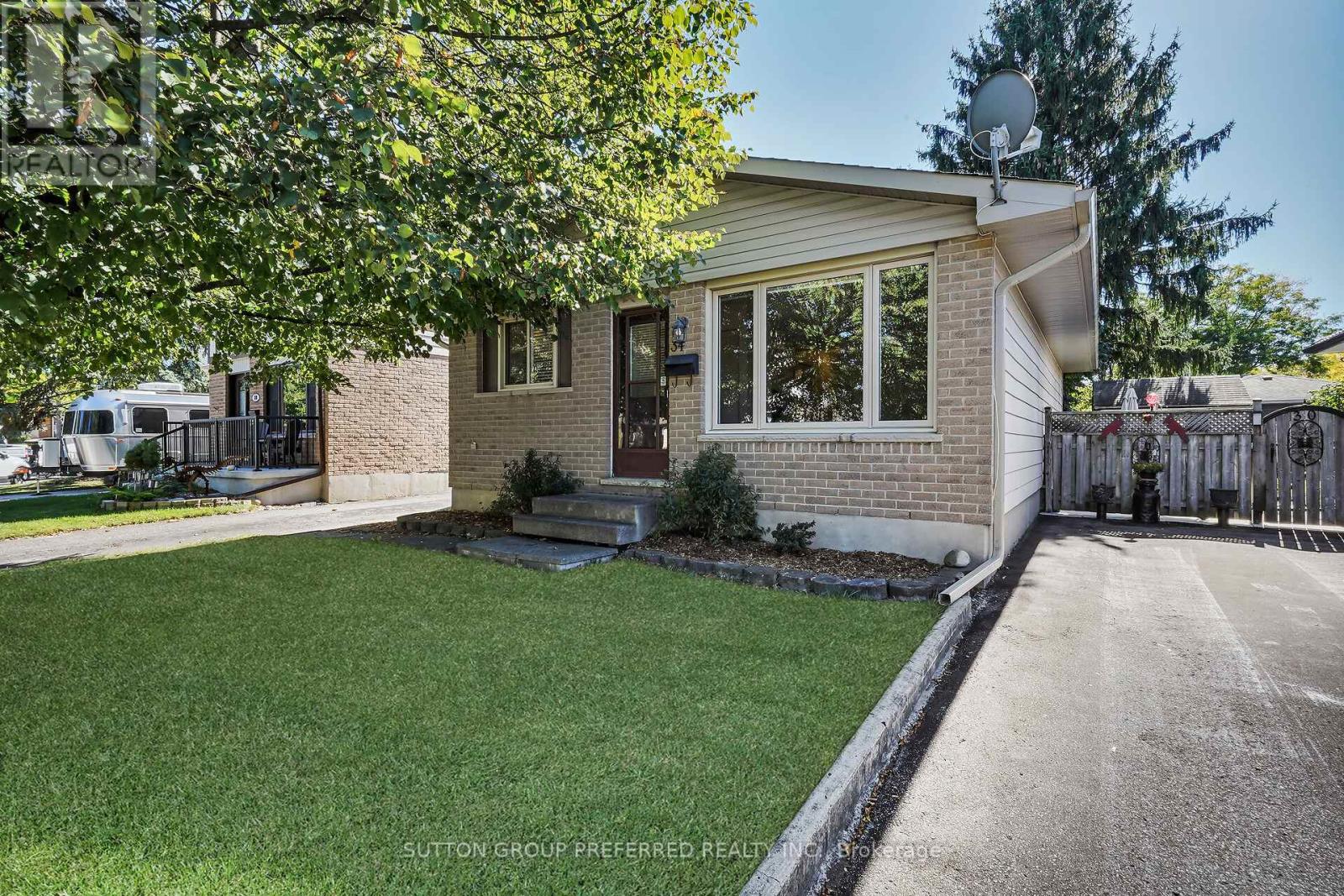 34 Hearthside Place, London East, Ontario  N5V 3N1 - Photo 3 - X12465583