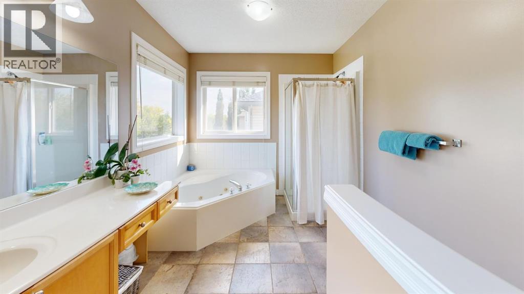 70 Crystalridge Close, Okotoks, Alberta  T1S 1X6 - Photo 17 - A2254078