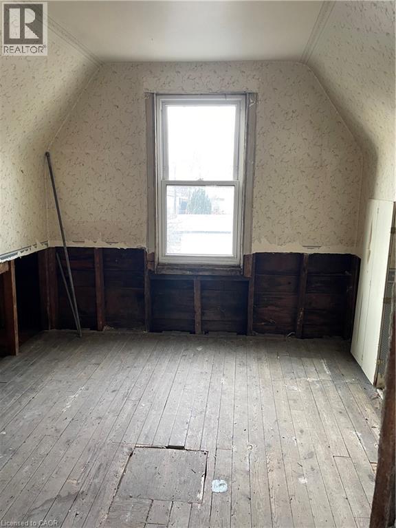 7 Stapleton Avenue, Hamilton, Ontario  L8H 3N4 - Photo 4 - 40778323