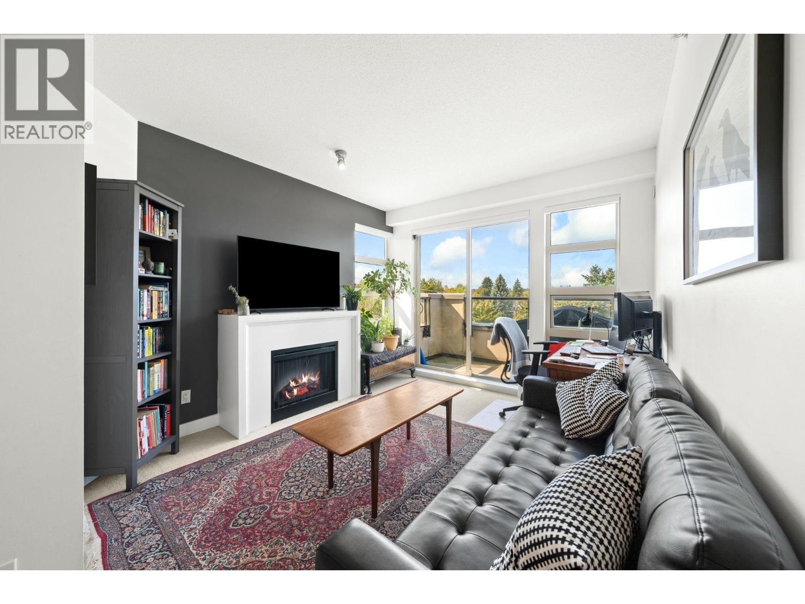 424 4550 FRASER STREET, Vancouver, British Columbia