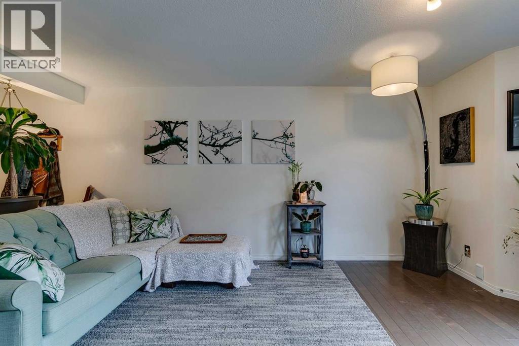 51 Spring Meadows Bay, Okotoks, Alberta  T1S 2G8 - Photo 11 - A2259710