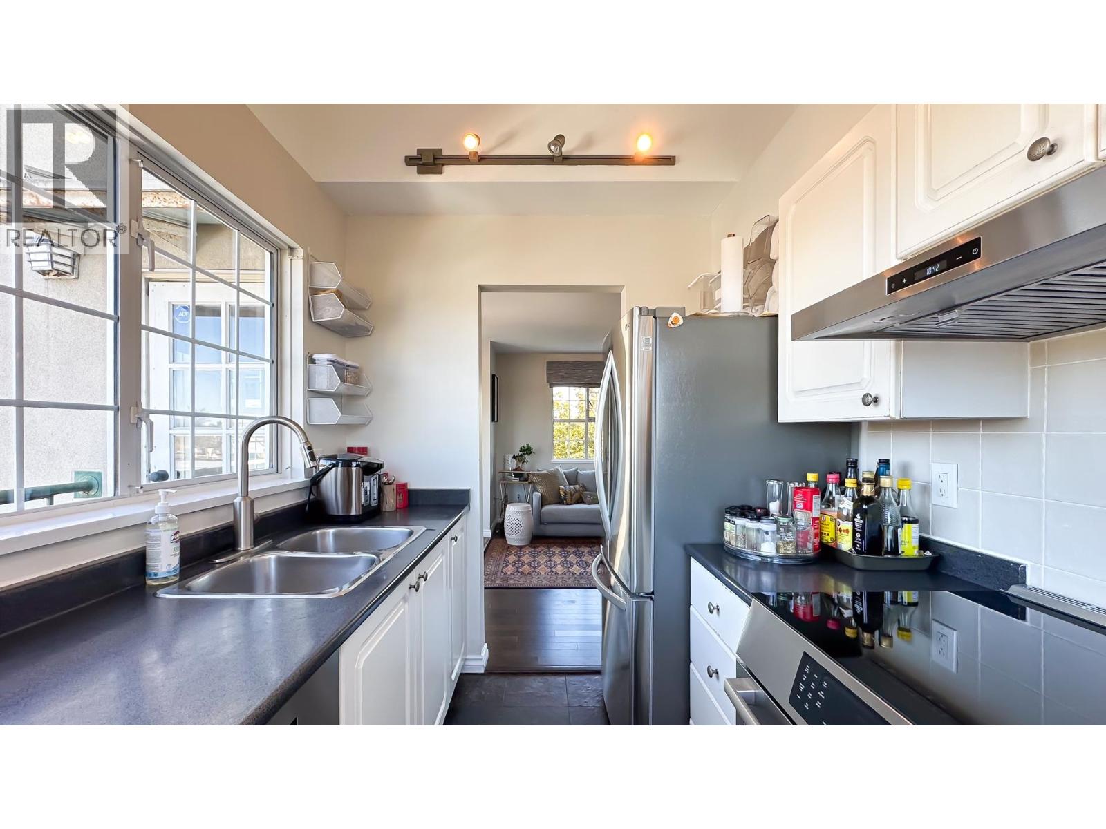 402 Ph2 2091 Vine Street, Vancouver, British Columbia  V6K 4P7 - Photo 11 - R3056466