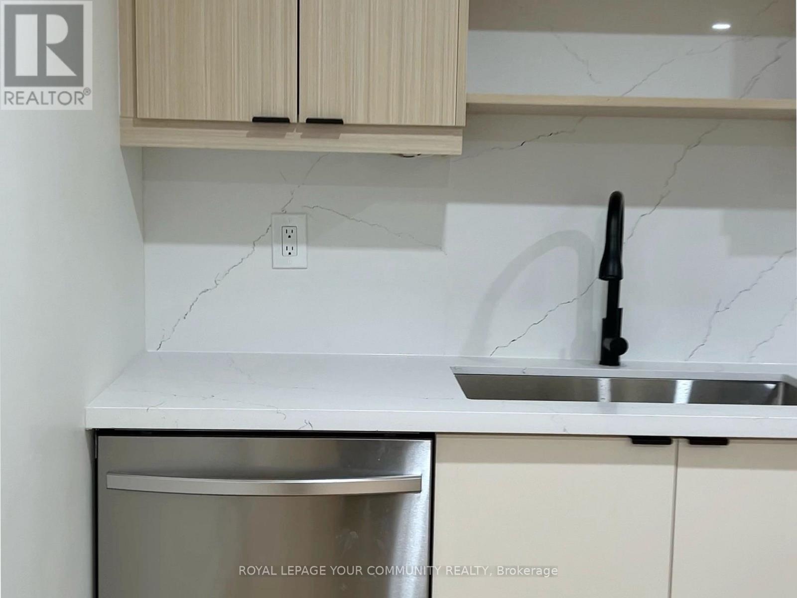 18 Macbride Crescent, Vaughan, Ontario  L6A 3R2 - Photo 3 - N12441706