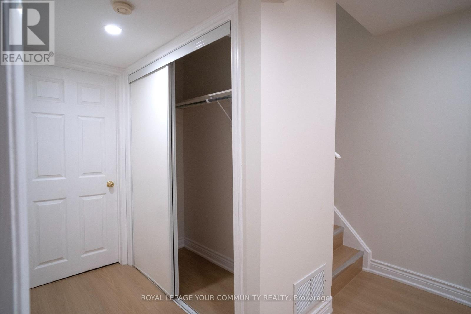 18 Macbride Crescent, Vaughan, Ontario  L6A 3R2 - Photo 11 - N12441706