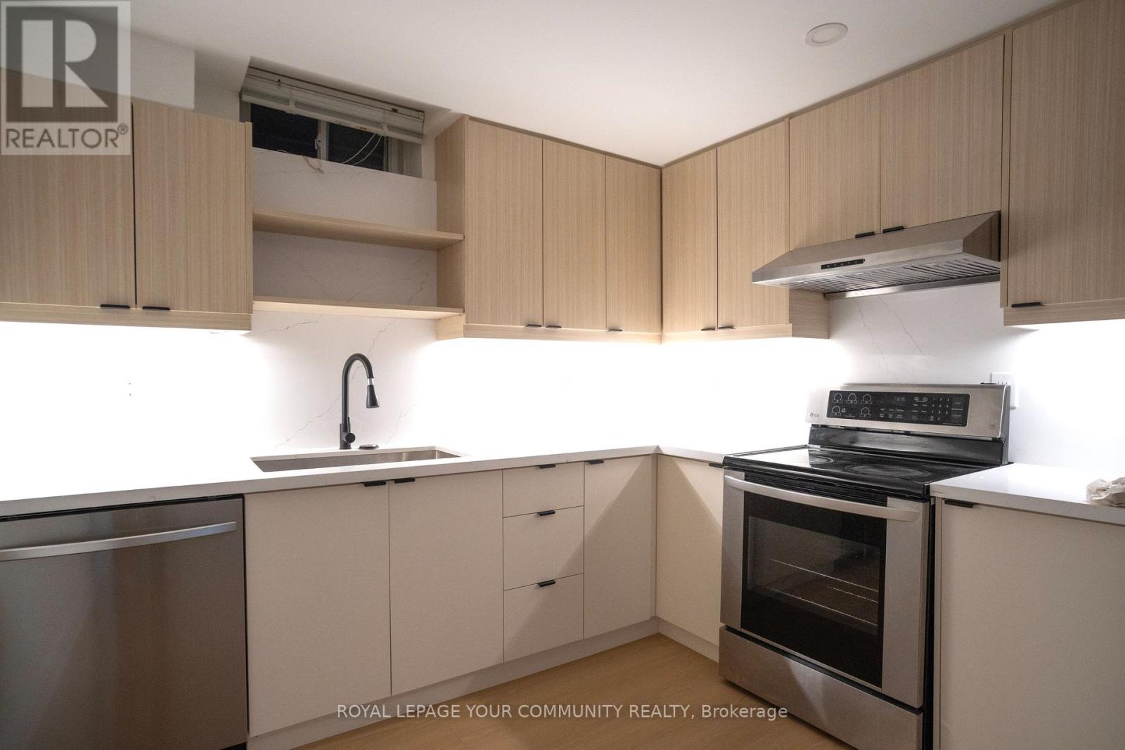 18 Macbride Crescent, Vaughan, Ontario  L6A 3R2 - Photo 2 - N12441706