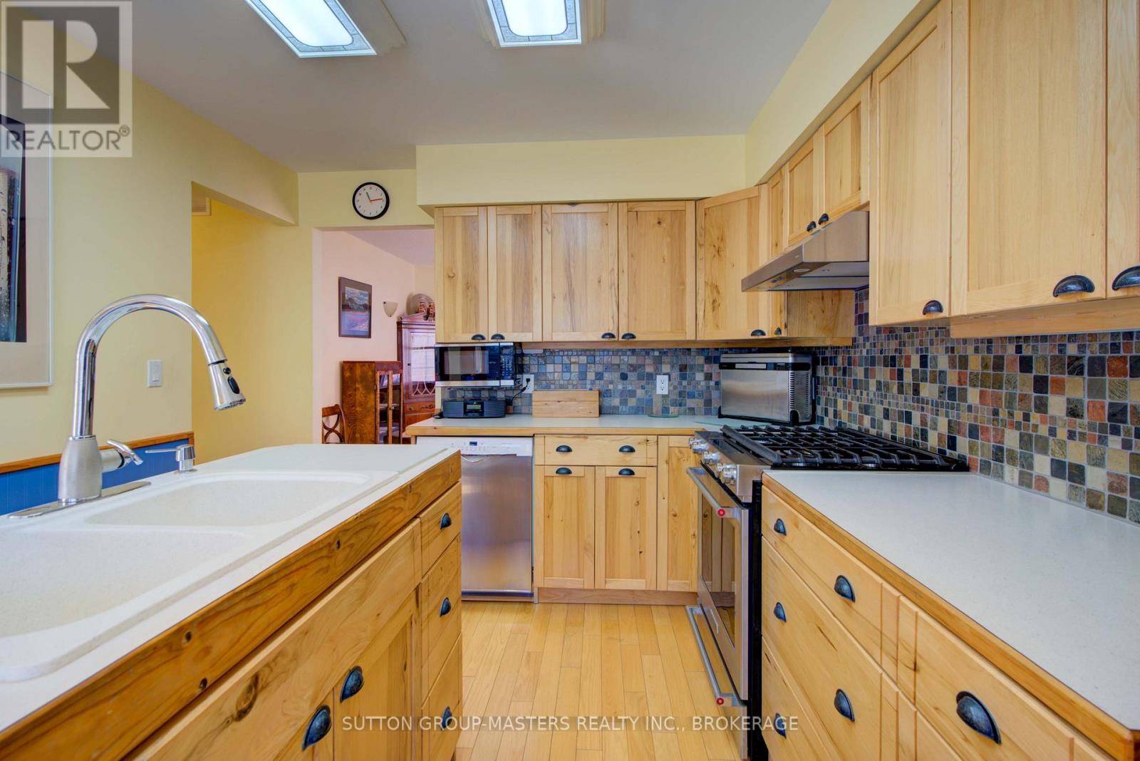 8 Hawley Court, Loyalist (Bath), Ontario  K0H 1G0 - Photo 12 - X12503280