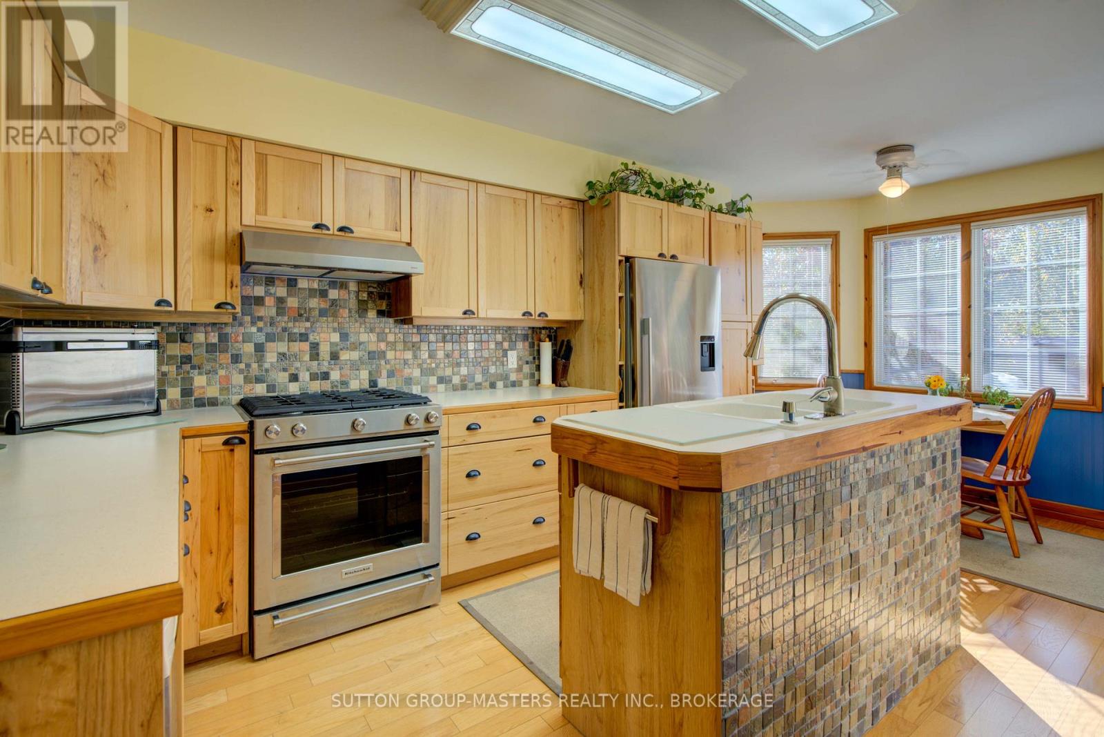 8 Hawley Court, Loyalist (Bath), Ontario  K0H 1G0 - Photo 11 - X12503280