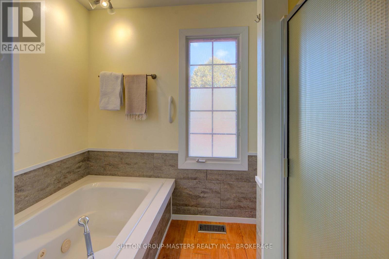 8 Hawley Court, Loyalist (Bath), Ontario  K0H 1G0 - Photo 30 - X12503280