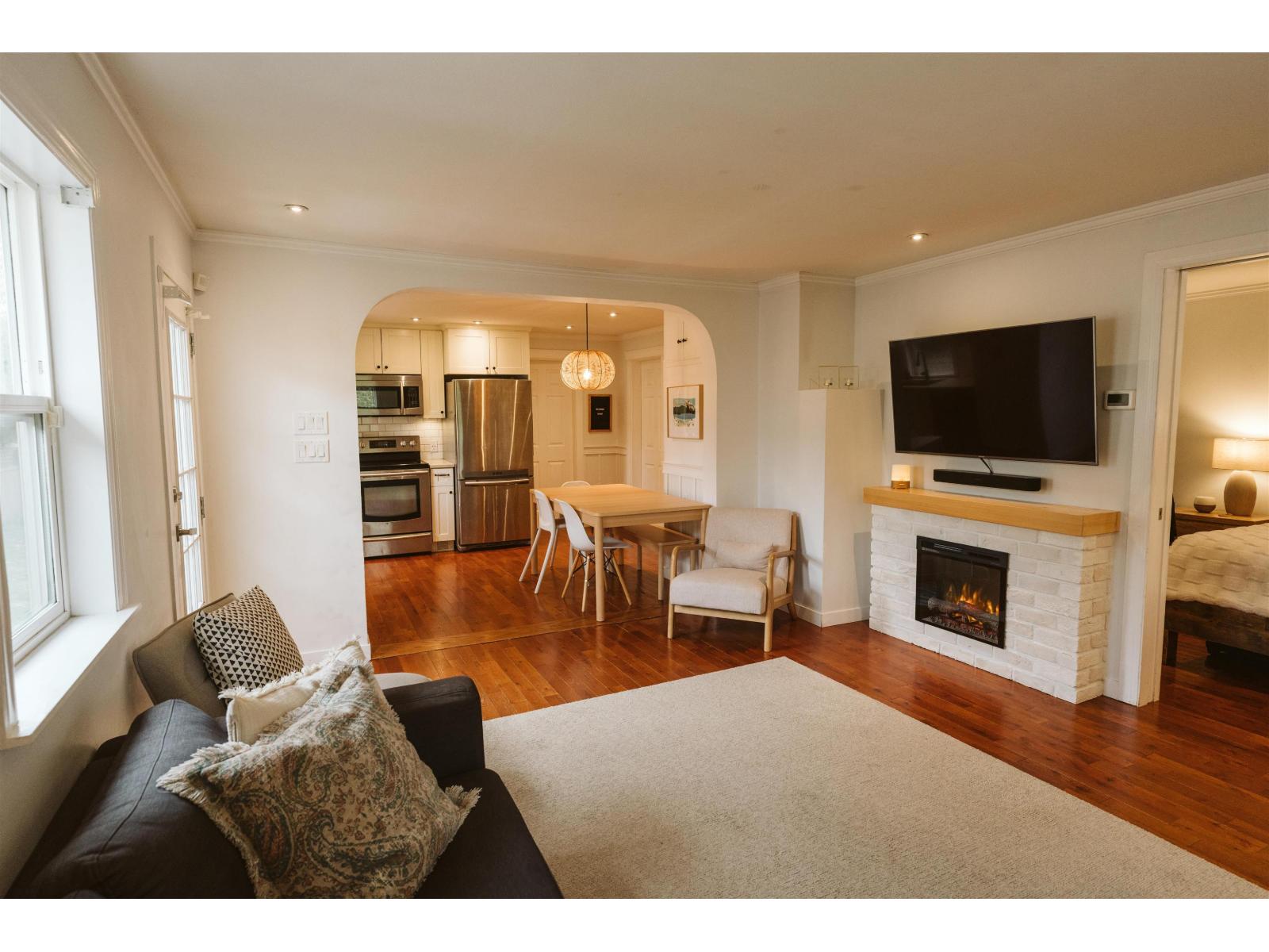 Property at 20850 52 AVENUE image 2