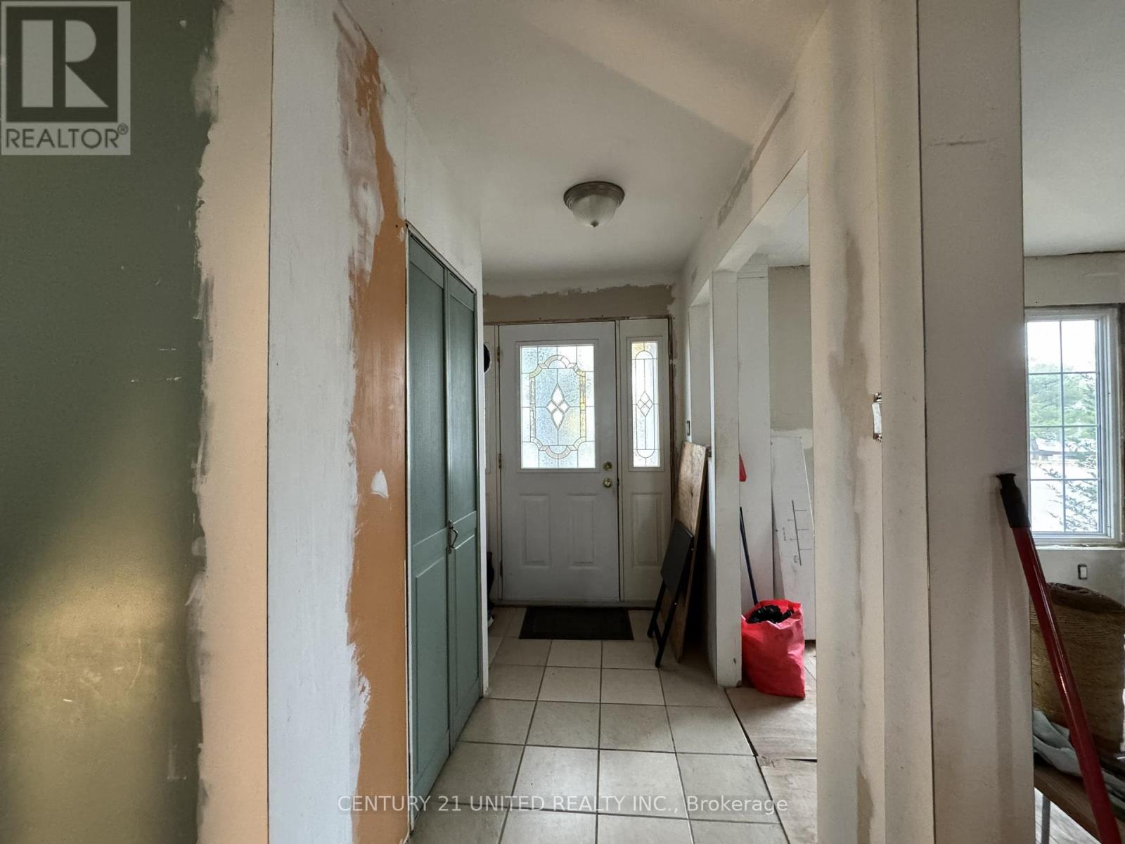 811 Morphet Avenue, Peterborough, Ontario K9J 2X7 - Photo 8 - X12503490