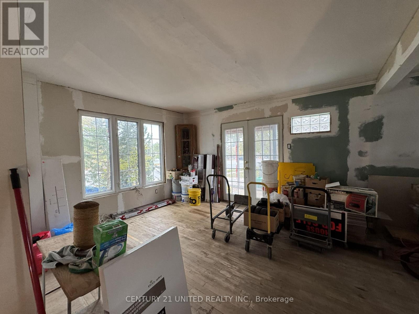 811 Morphet Avenue, Peterborough, Ontario K9J 2X7 - Photo 9 - X12503490