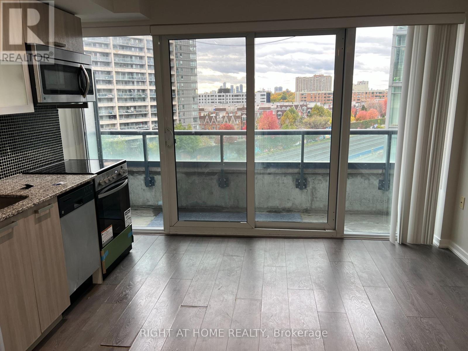 817 - 36 LISGAR STREET, Toronto, Ontario