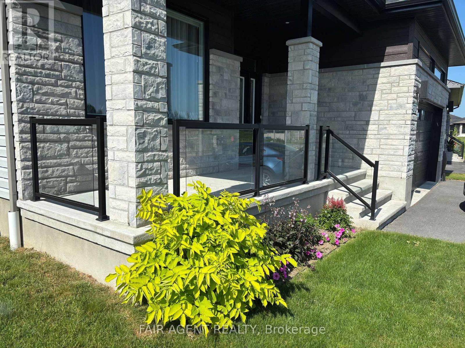 370 Dore Street, Casselman, Ontario  K0A 1M0 - Photo 3 - X12503526