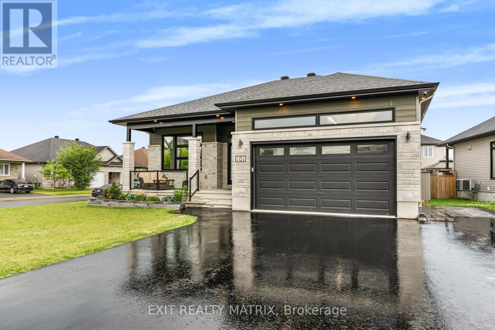 101 LYON STREET, Russell, Ontario