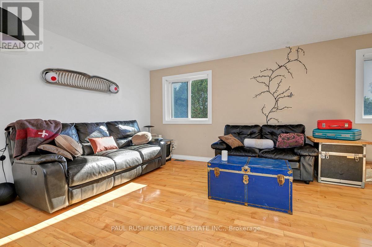 94 Castlegreen Private, Ottawa, Ontario  K1T 3N3 - Photo 3 - X12503524