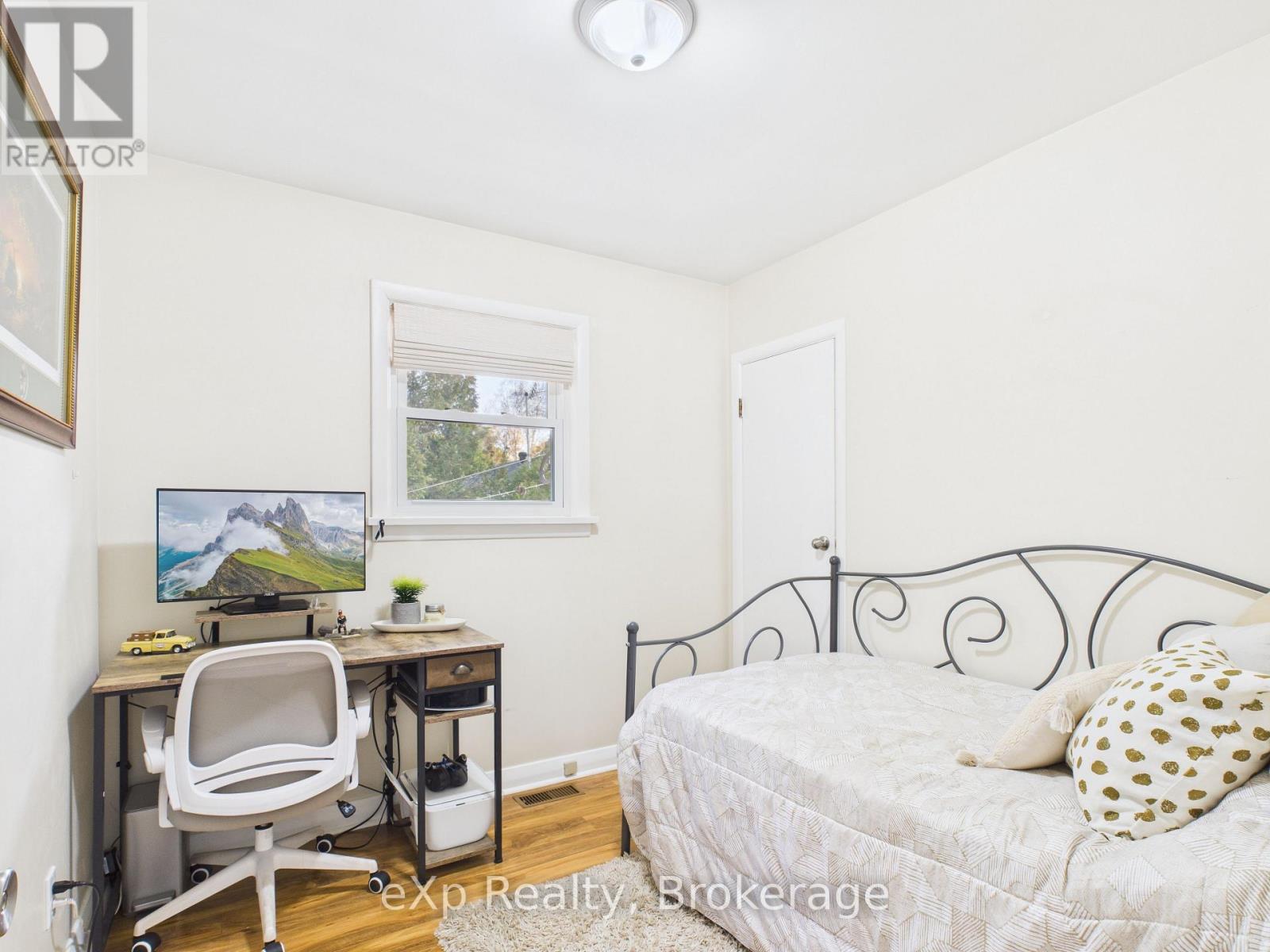 321 10th Avenue, Hanover, Ontario  N4N 2N4 - Photo 15 - X12496718