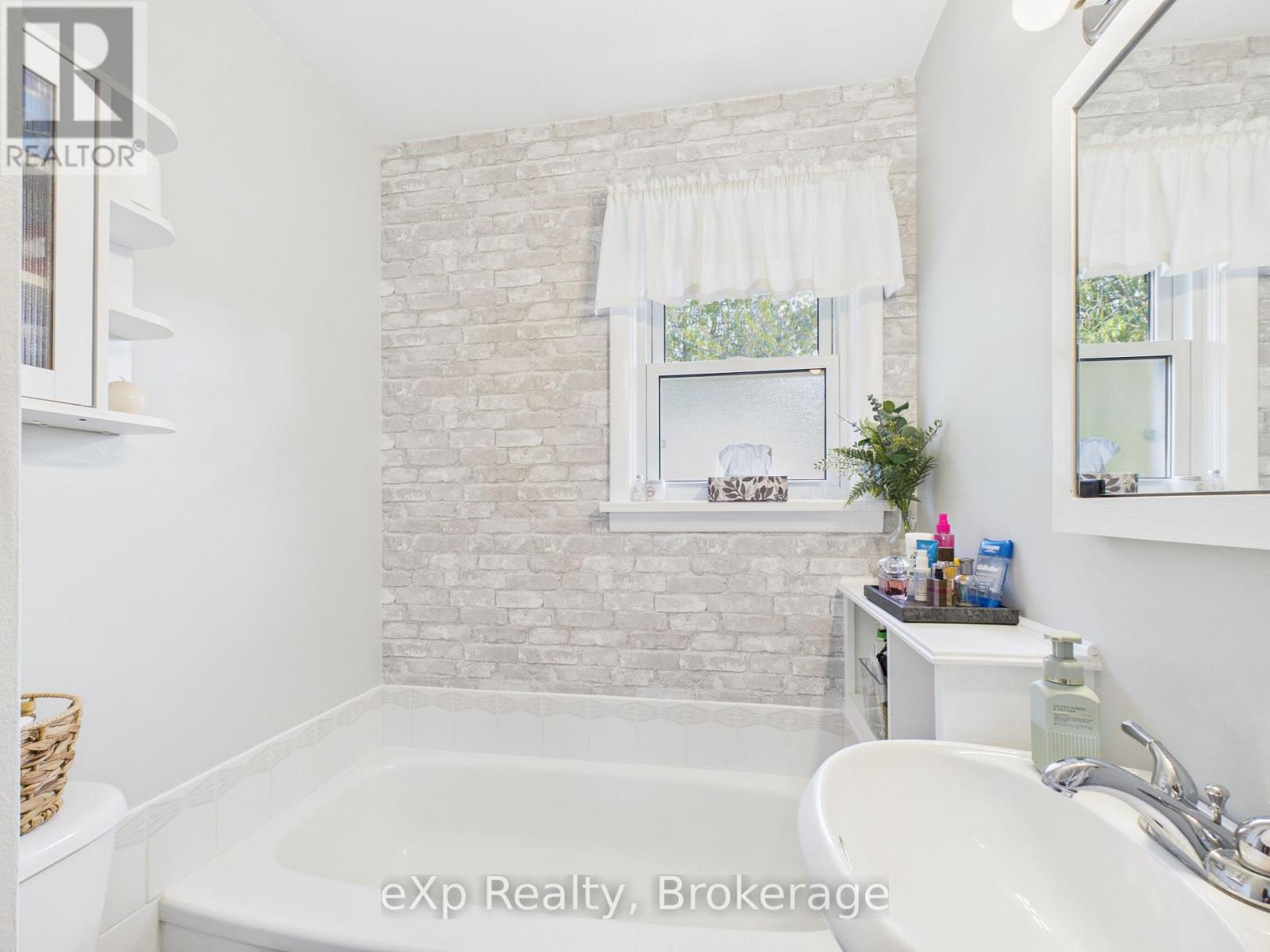 321 10th Avenue, Hanover, Ontario  N4N 2N4 - Photo 14 - X12496718