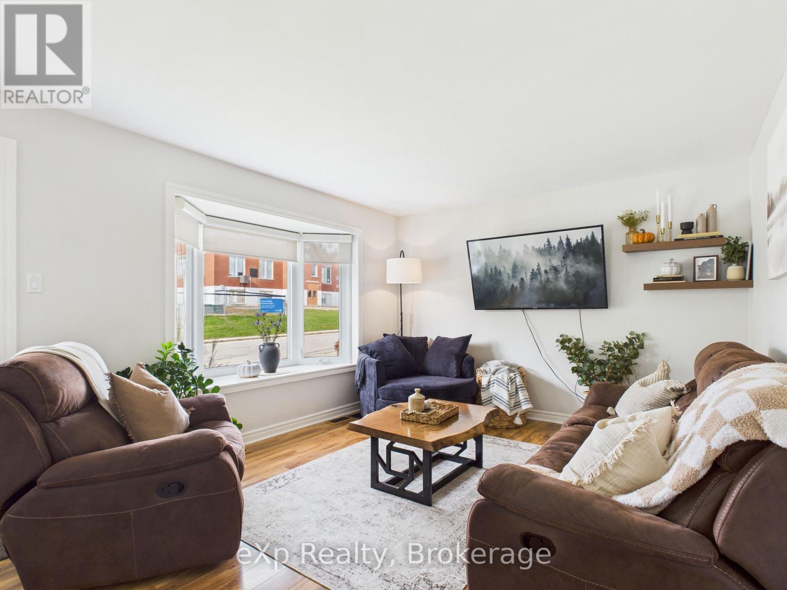 321 10th Avenue, Hanover, Ontario  N4N 2N4 - Photo 8 - X12496718