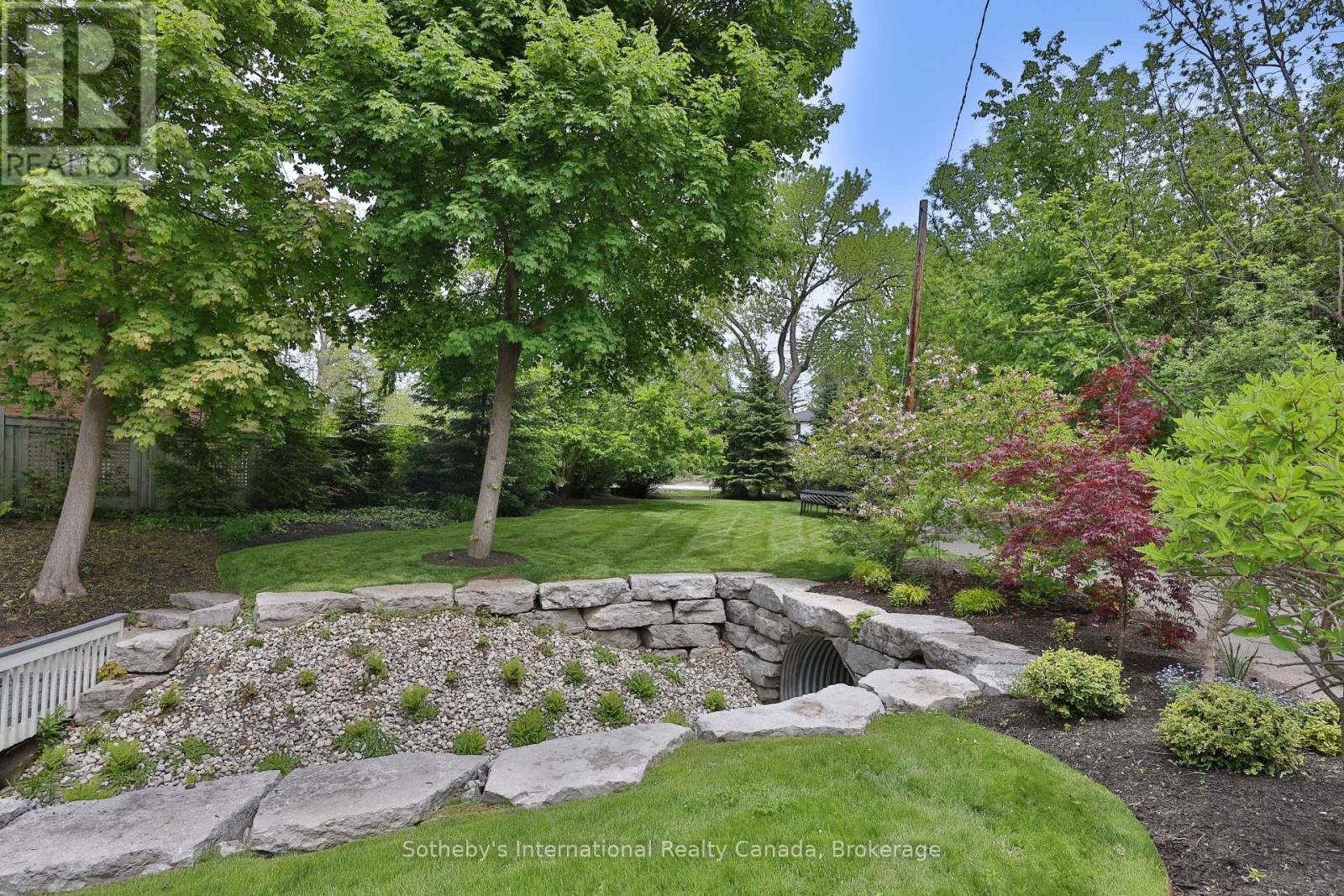 438 Fourth Line, Oakville, Ontario  L6L 5A4 - Photo 4 - W12503592