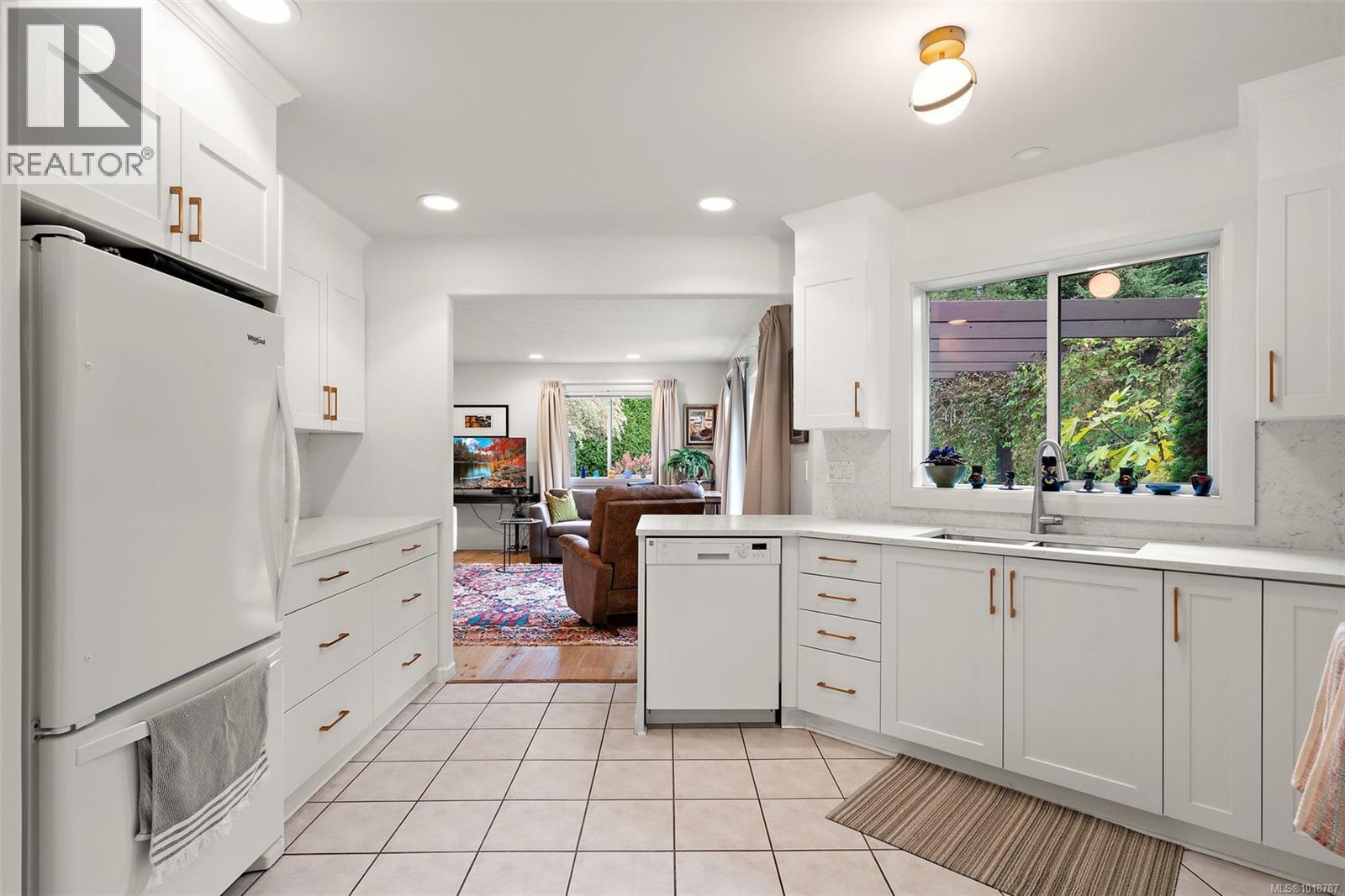 10217 Robinia Pl, Sidney, British Columbia  V8L 4M3 - Photo 6 - 1018787