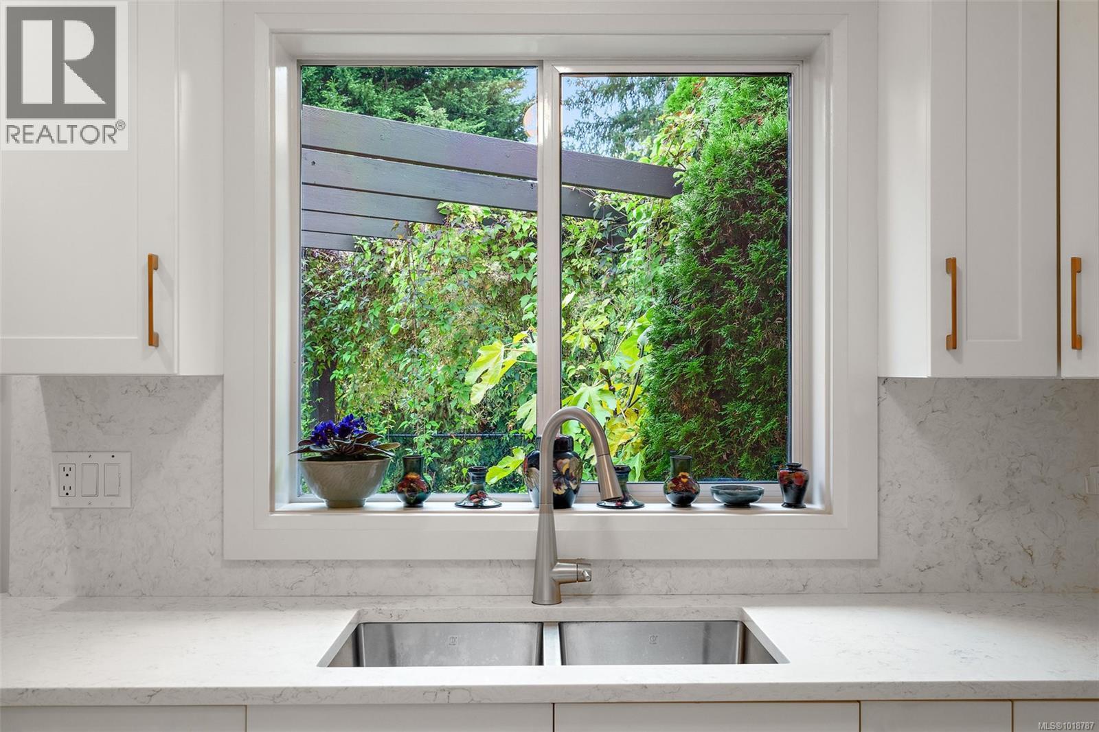 10217 Robinia Pl, Sidney, British Columbia  V8L 4M3 - Photo 7 - 1018787