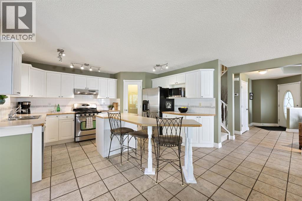 100 Lakeview Cove, Chestermere, Alberta  T1X 1E7 - Photo 12 - A2252642