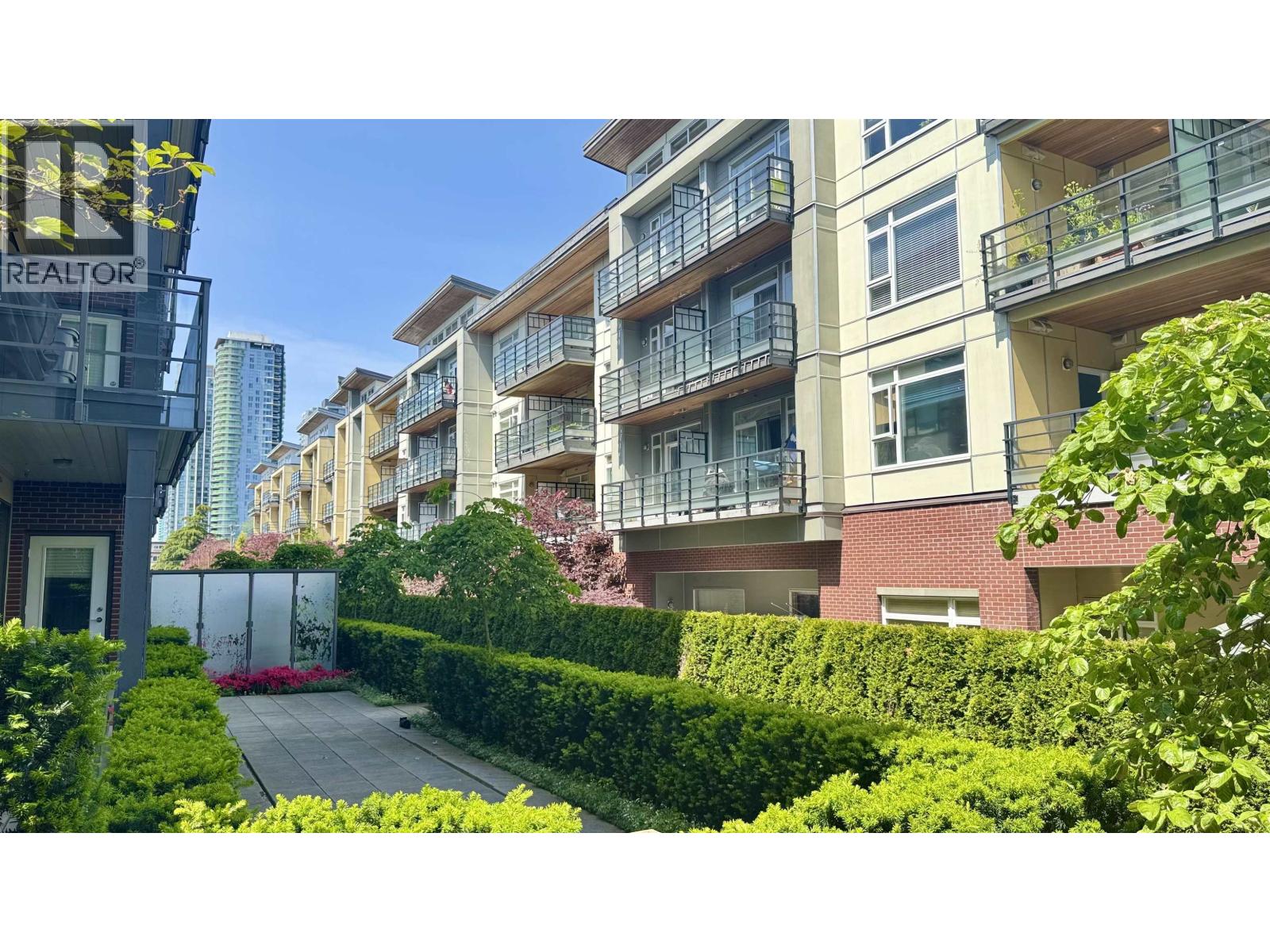 252 5355 Lane Street, Burnaby, British Columbia  V5H 0H1 - Photo 1 - R3062627