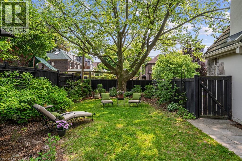 2 Oak Knoll Drive, Hamilton, Ontario  L8S 4C3 - Photo 3 - 40785092