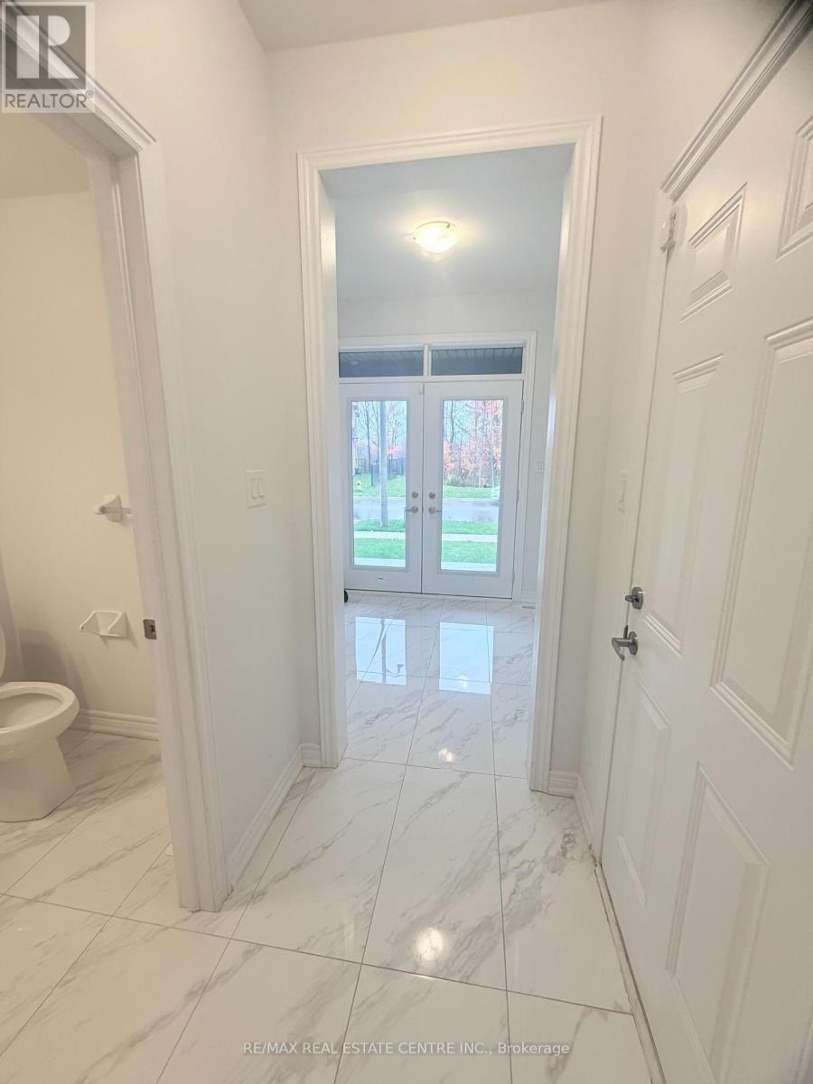 53 Woolacott Lane, Clarington, Ontario  L1C 7H1 - Photo 3 - E12503202