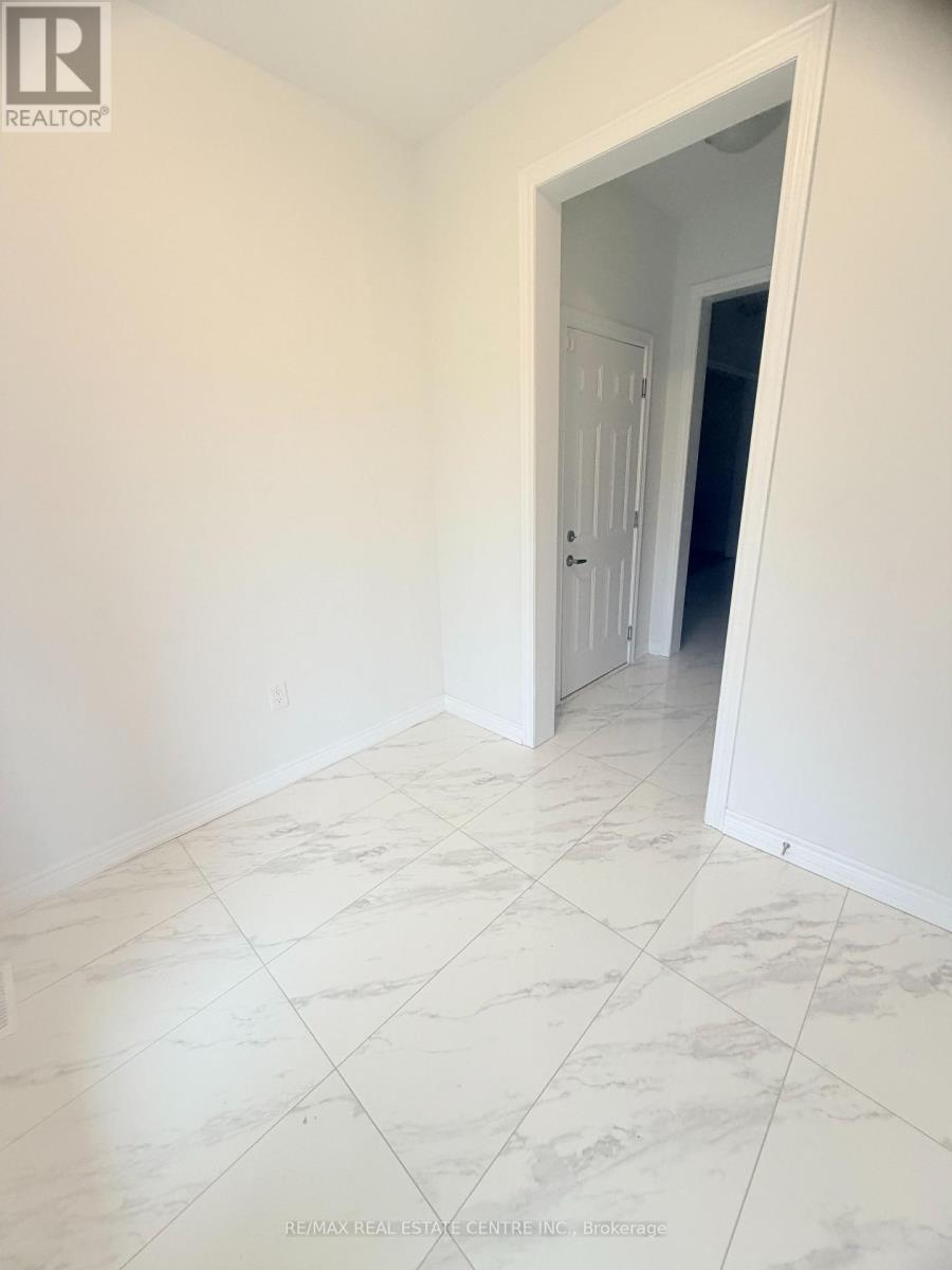 53 Woolacott Lane, Clarington, Ontario  L1C 7H1 - Photo 4 - E12503202