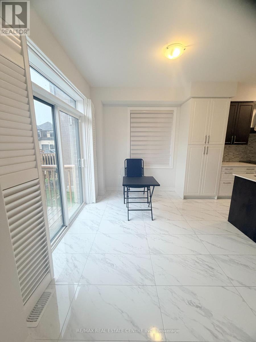 53 Woolacott Lane, Clarington, Ontario  L1C 7H1 - Photo 9 - E12503202