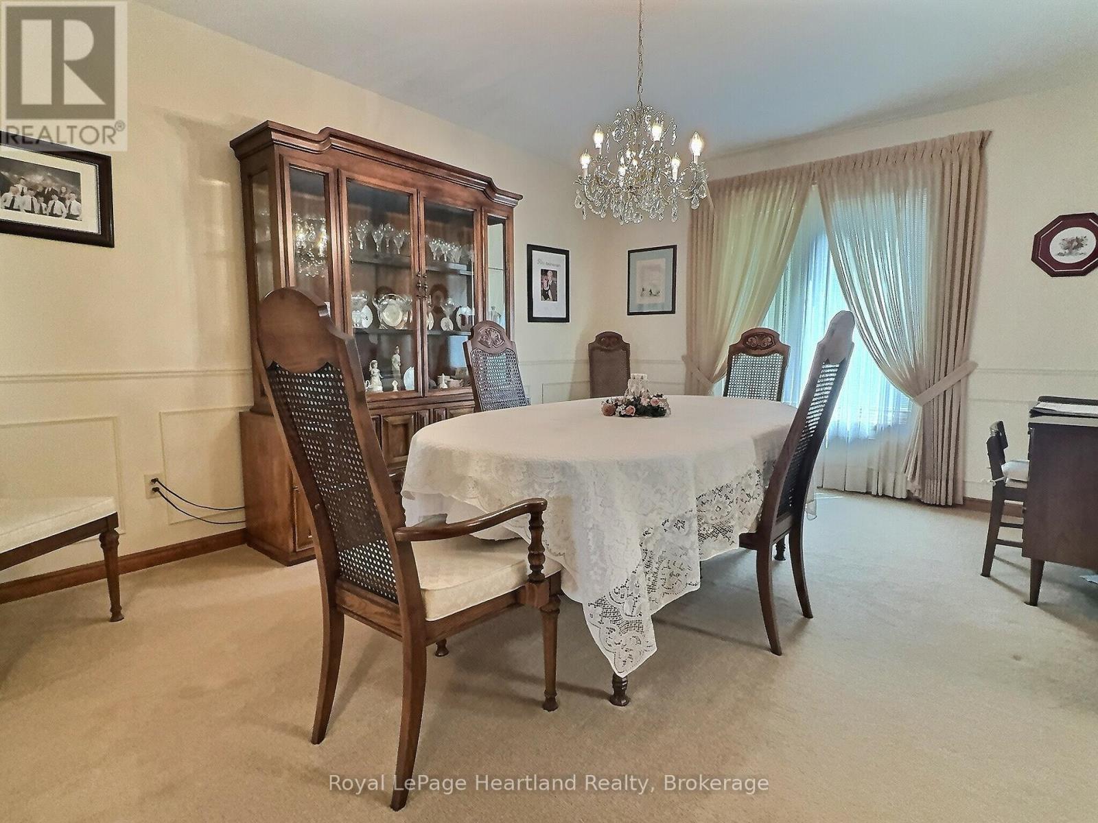 15 Kingscourt Crescent, South Huron, Ontario  N0M 1S1 - Photo 10 - X12317257