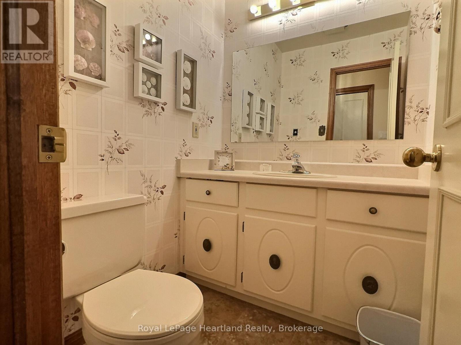 15 Kingscourt Crescent, South Huron, Ontario  N0M 1S1 - Photo 23 - X12317257