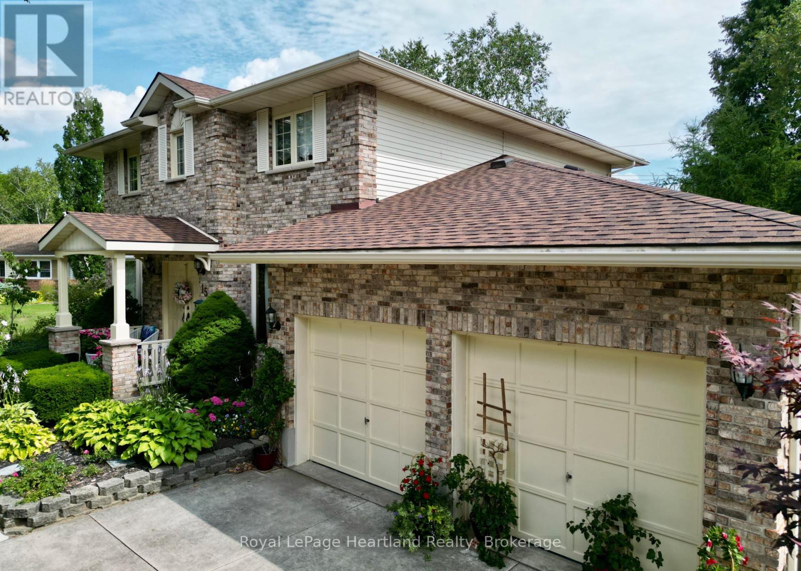 15 Kingscourt Crescent, South Huron, Ontario  N0M 1S1 - Photo 3 - X12317257