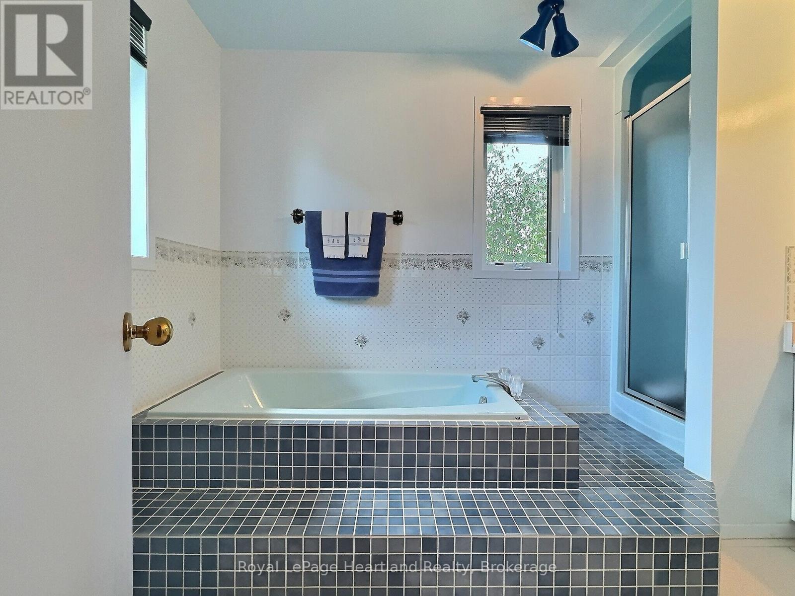 15 Kingscourt Crescent, South Huron, Ontario  N0M 1S1 - Photo 30 - X12317257