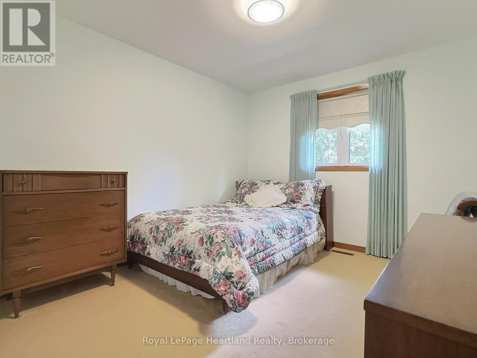 15 Kingscourt Crescent, South Huron, Ontario  N0M 1S1 - Photo 35 - X12317257