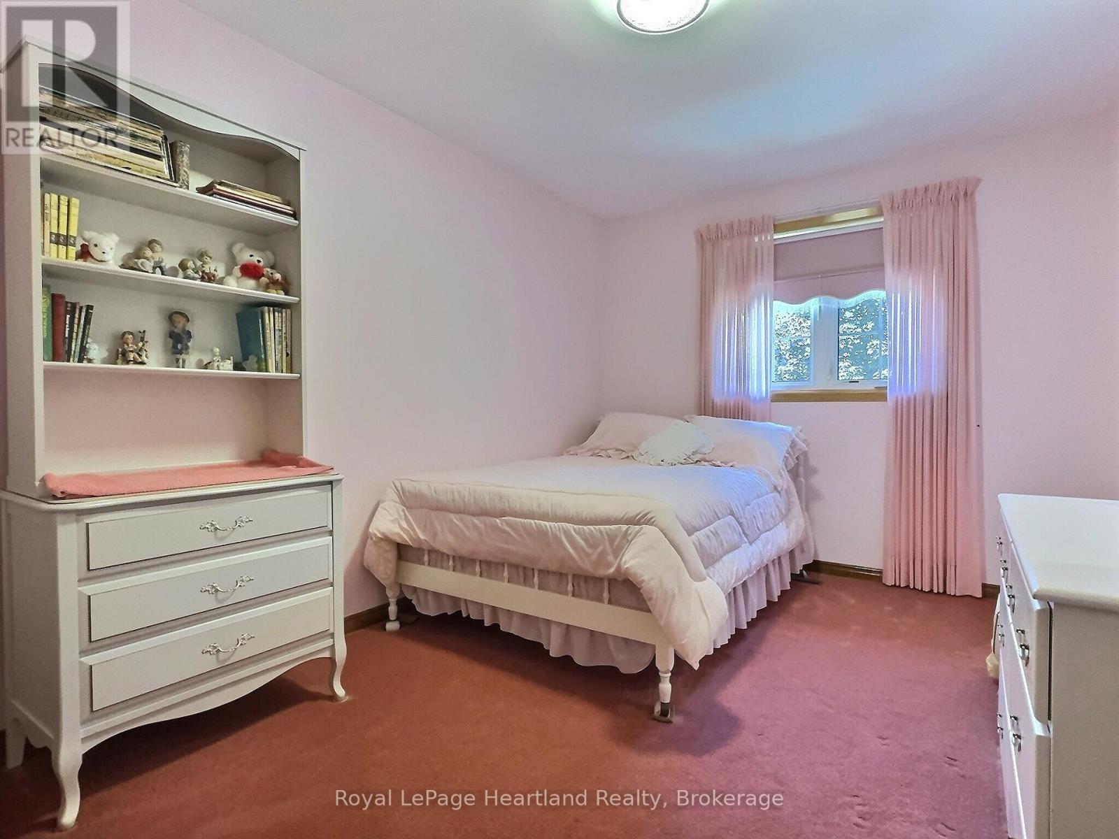 15 Kingscourt Crescent, South Huron, Ontario  N0M 1S1 - Photo 37 - X12317257