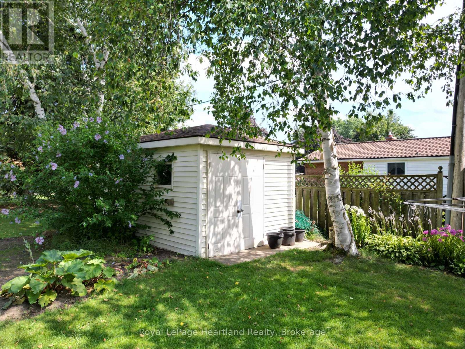 15 Kingscourt Crescent, South Huron, Ontario  N0M 1S1 - Photo 45 - X12317257