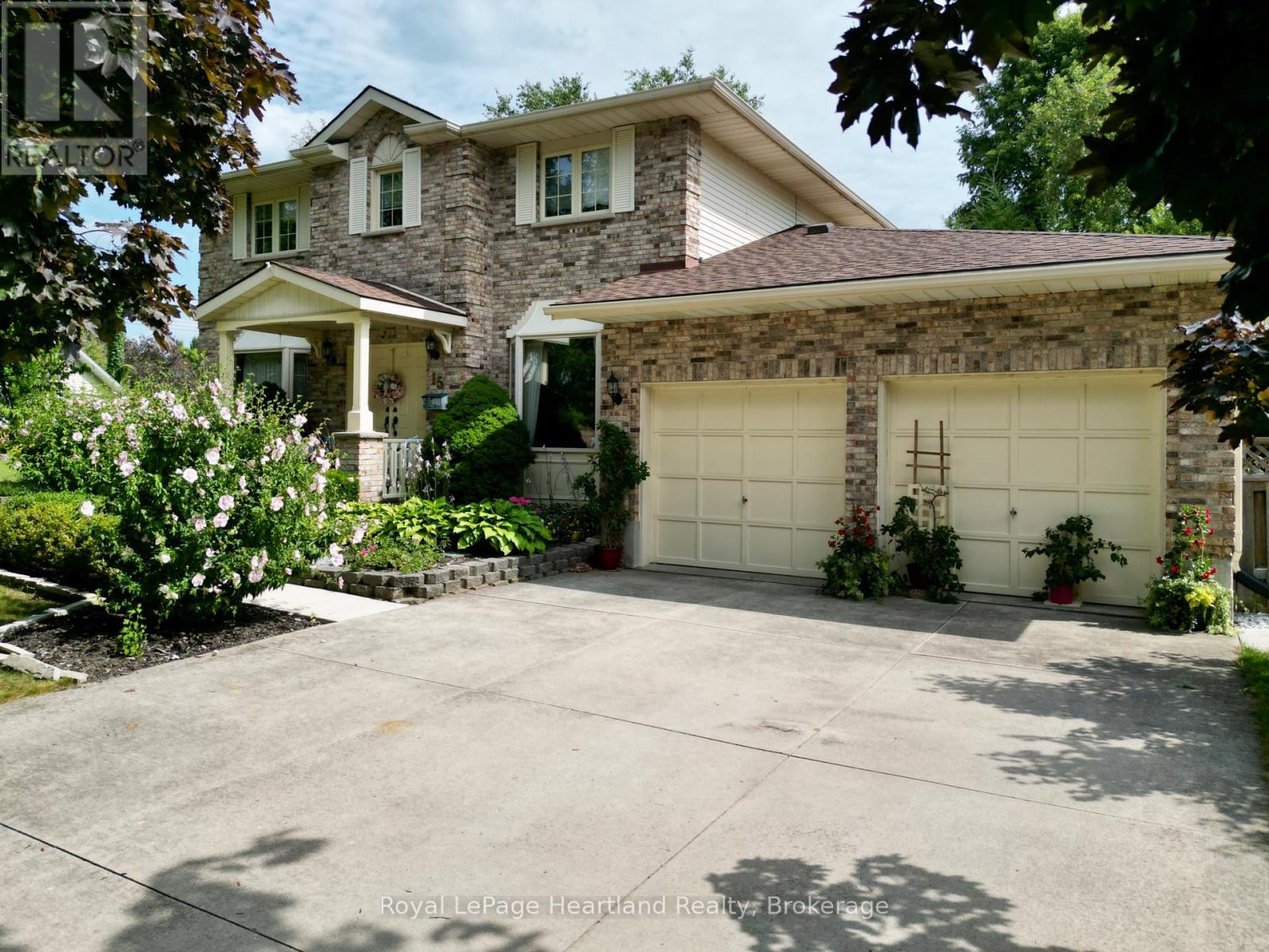 15 Kingscourt Crescent, South Huron, Ontario  N0M 1S1 - Photo 47 - X12317257