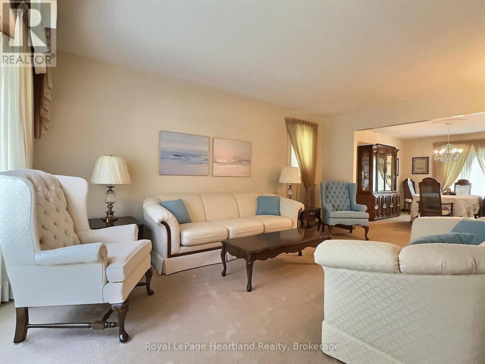 15 Kingscourt Crescent, South Huron, Ontario  N0M 1S1 - Photo 8 - X12317257