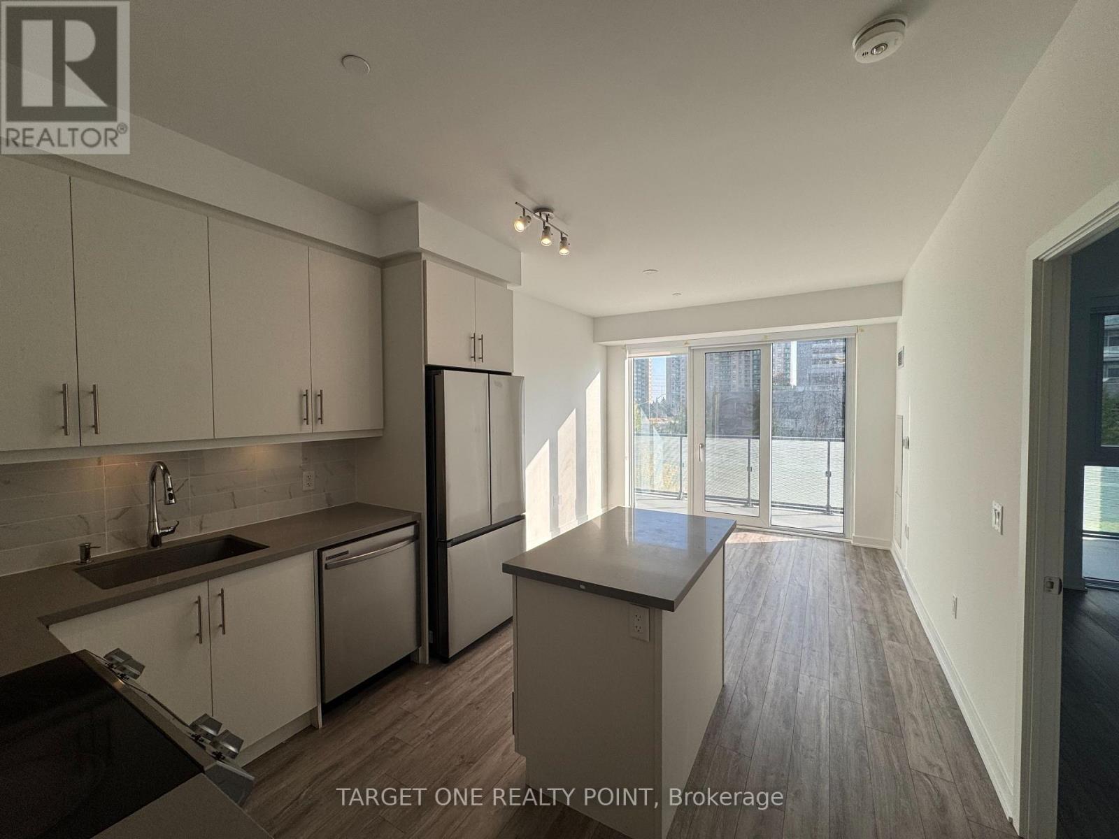 204 - 105 Oneida Crescent, Richmond Hill, Ontario  L4B 0H6 - Photo 2 - N12503150