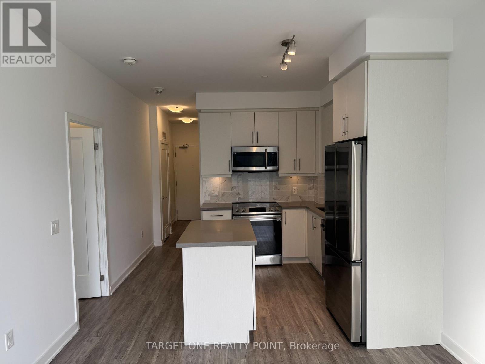 204 - 105 Oneida Crescent, Richmond Hill, Ontario  L4B 0H6 - Photo 5 - N12503150